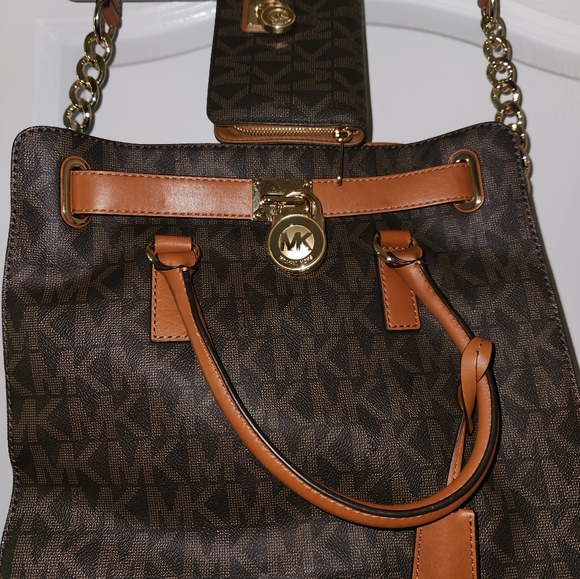 Michael Kors Purse & Wallet - Picture 2 of 3